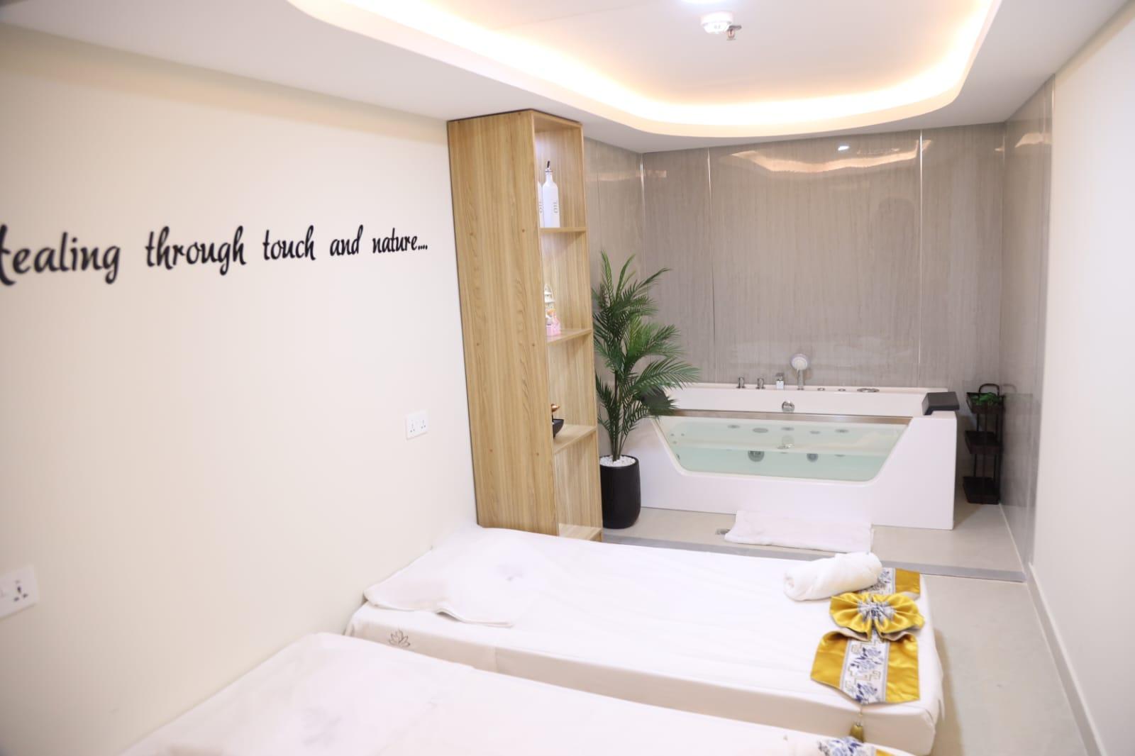 Couple's suite with private jacuzzi